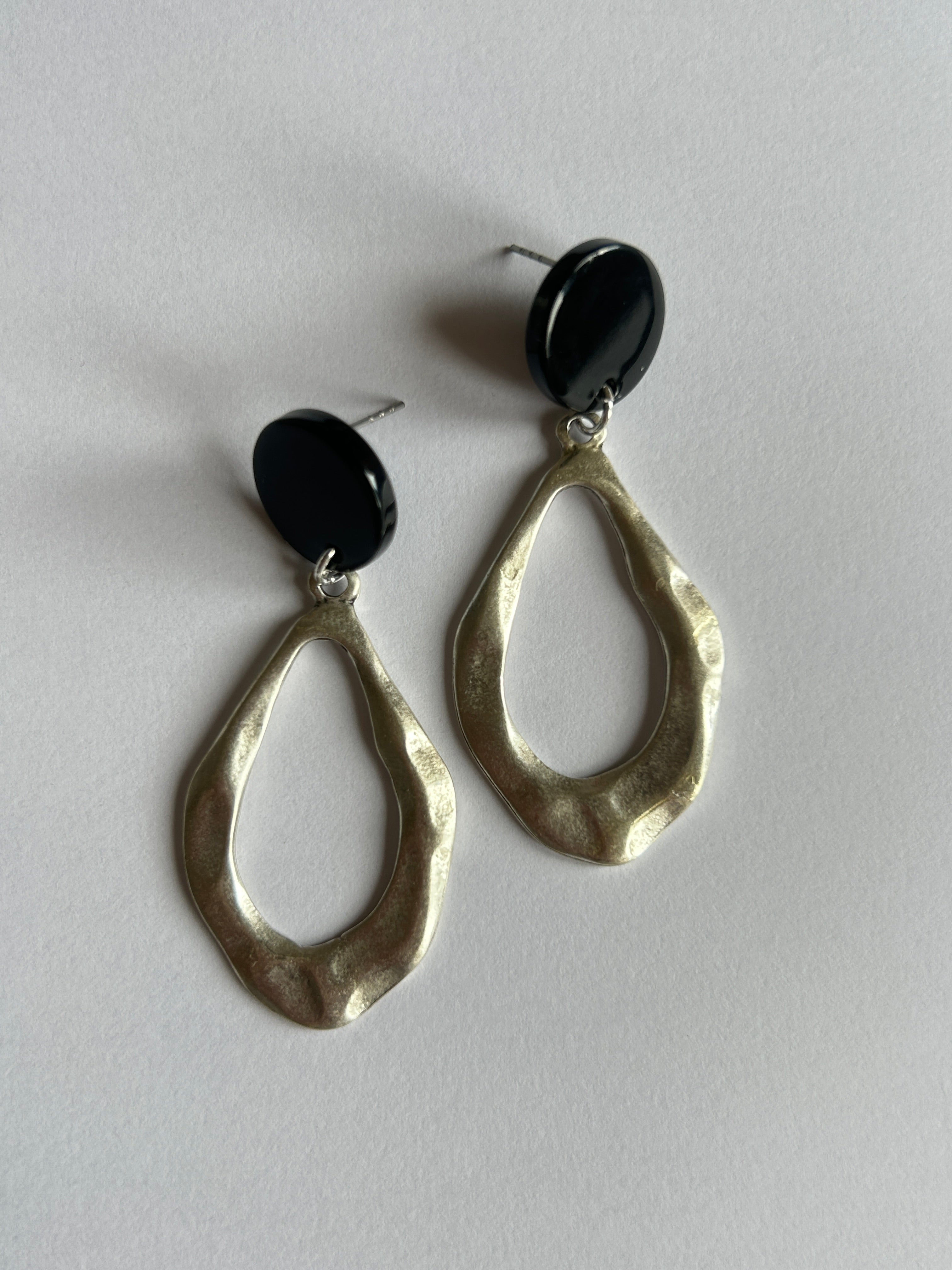 Black Oyster Studs